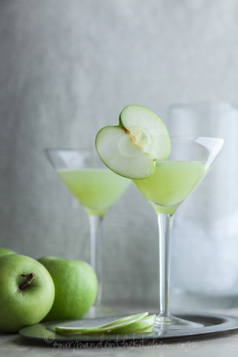 Green-Apple-Ginger-Martini-on-gourmandeinthekitchen.com-cocktail-martini