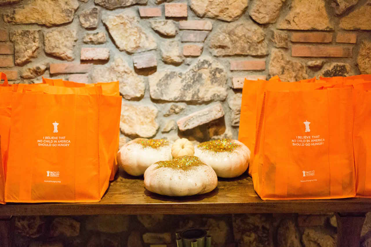 bags-2-friendsgiving_westlakevilliageinn0033