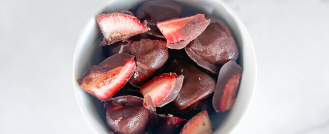 Chocolate Covered Strawberry Bites