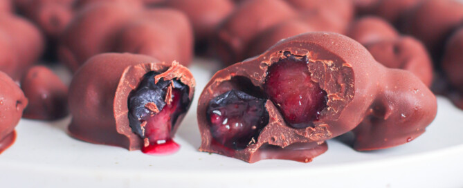 Frozen Chocolate Covered Blueberries the modern day girlfriend